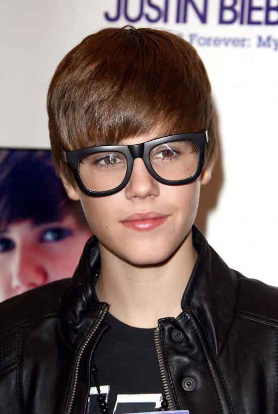 pictures of justin bieber with glasses on. No, Justin Bieber doesn#39;t need