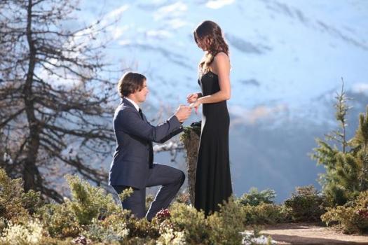 Ben Flajnik Proposing to Courtney Robertson/celebrity gossip