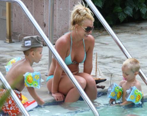 Britney Spears smiles at Jayden James Wonder if she remembers his name