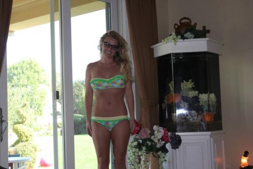 Britney Spears Green Bikini Pic