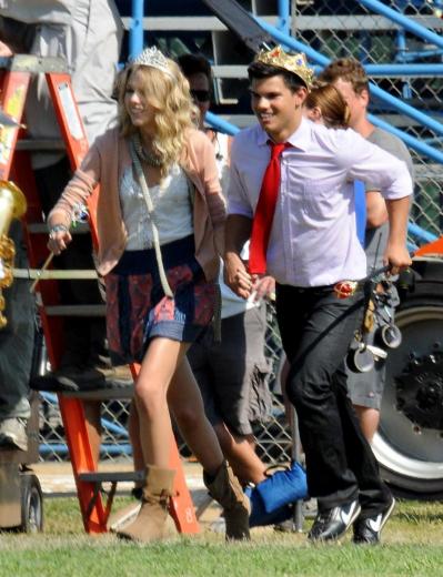 taylor swift and taylor lautner. Click on the photos below for more shots of Lautner and Swift on set and 