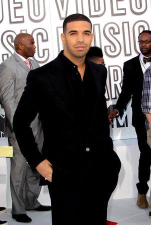 Celeb GOSSIP » Drake Cancels Concert After Uncle Passes Away