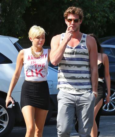 Cyrus and Hemsworth