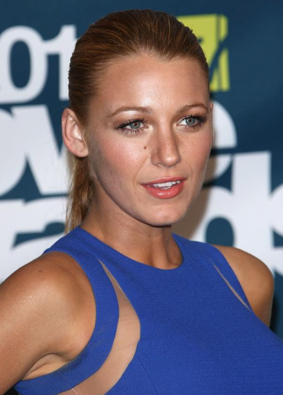 Green Lantern Star Blake Lively is kind of awesome Nude pics or not 