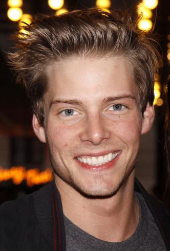 Hunter Parrish Pic