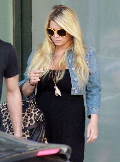 Jessica Simpson Covering Her Baby Bump