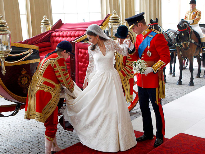 A gorgeous pic of Kate Middleton's wedding dress