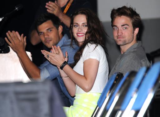 Kristen Stewart and Robert Pattinson  at Comic-Con
