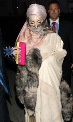 Lady Gaga, Burka