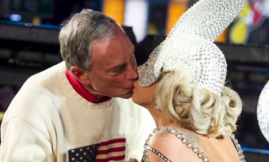 Lady Gaga, Michael Bloomberg Kiss