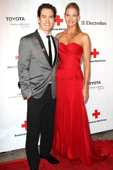 Mark-Paul Gosselaar and Catriona McGinn Photo