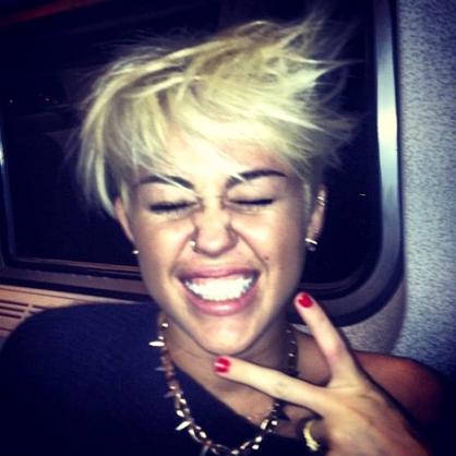 Miley Cyrus Gossip on Miley Cyrus    Sexi Con Su Cabeza Rapada    Foros Per