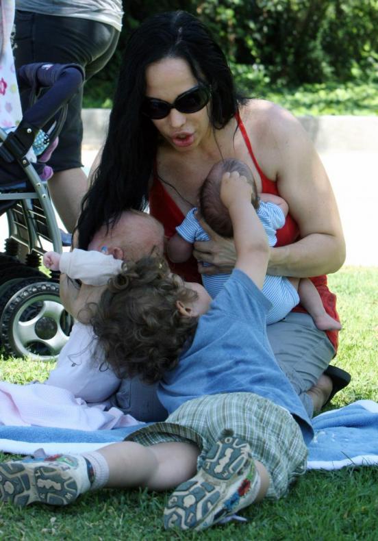 nadya suleman children. Nadya Suleman and Children