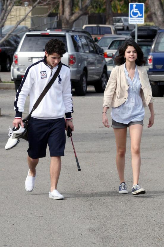 selena gomez and nick jonas golfing. Nick Jonas and Selena Gomez