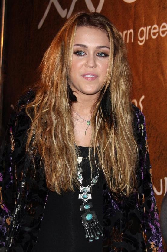 miley cyrus hair colour 2011. Miley Cyrus often changes up