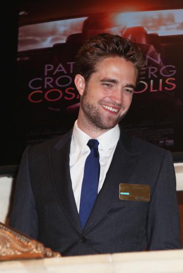 Robert Pattinson, All Smiles