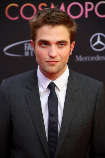 Robert Pattinson Premiere Pose