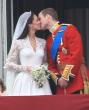 Royal Wedding: Kate and William Kiss!