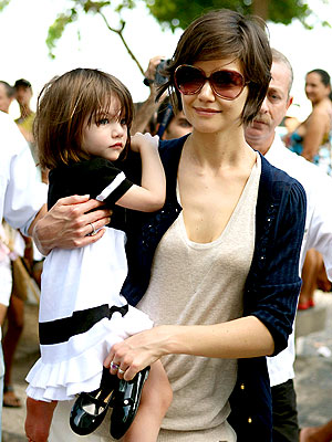 Suri Cruise Picture Hairstyle on Suri Cruise And Katie Holmes Continue Their Brazilian Trip With Tom