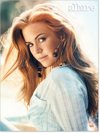 Isla Fisher is hot If you didn't know this before now let there be no more