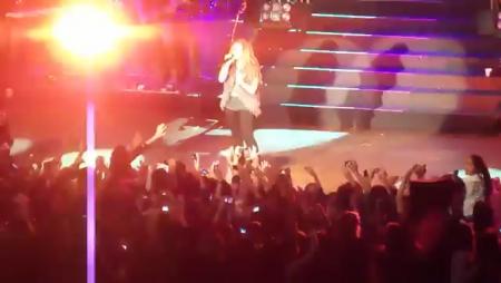 Demi Lovato: Attacked in Paraguay!