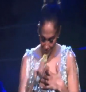 Jennifer Lopez Cries During Concert