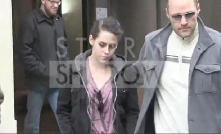 Kristen Stewart to Paparazzi in Paris: Freeze to Death! » Celeb News