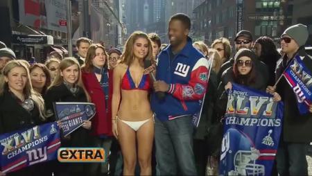 Maria Menounos Bikini Reporting: Live in Times Square!