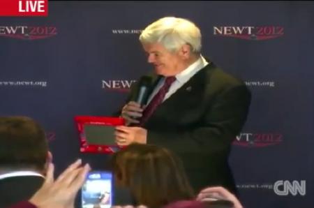 Newt Gingrich Demonstrates Etch-a-Sketch