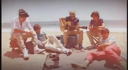 One Direction Covers "Wonderwall"