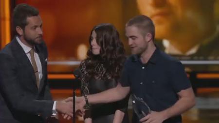 Robert Pattinson Accepts People's Choice Award