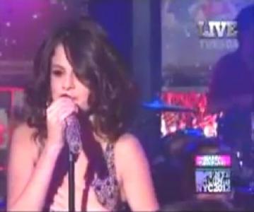 Selena Gomez - Love You Like a Love Song (Live on New Year's Eve)